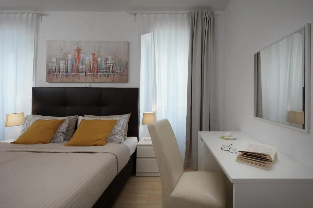 Apartments Antons Pula 0*,