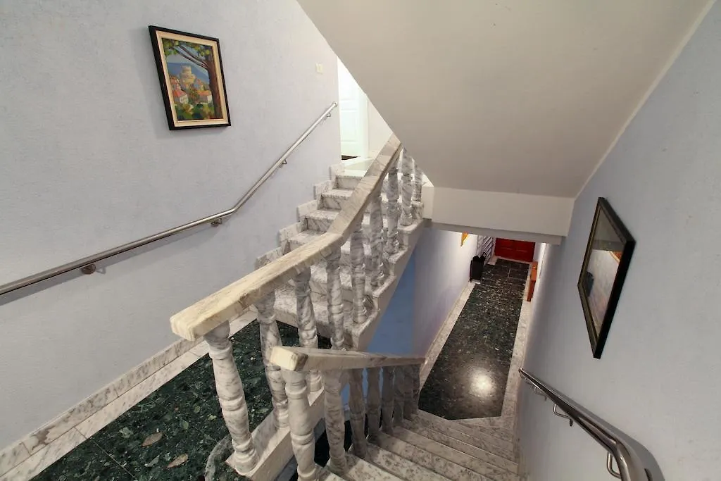 Apartments Antons Pula 0*,