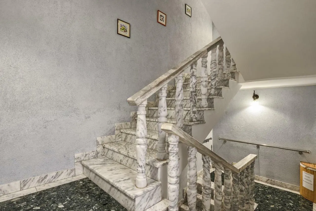 Apartments Antons Pula 0*,